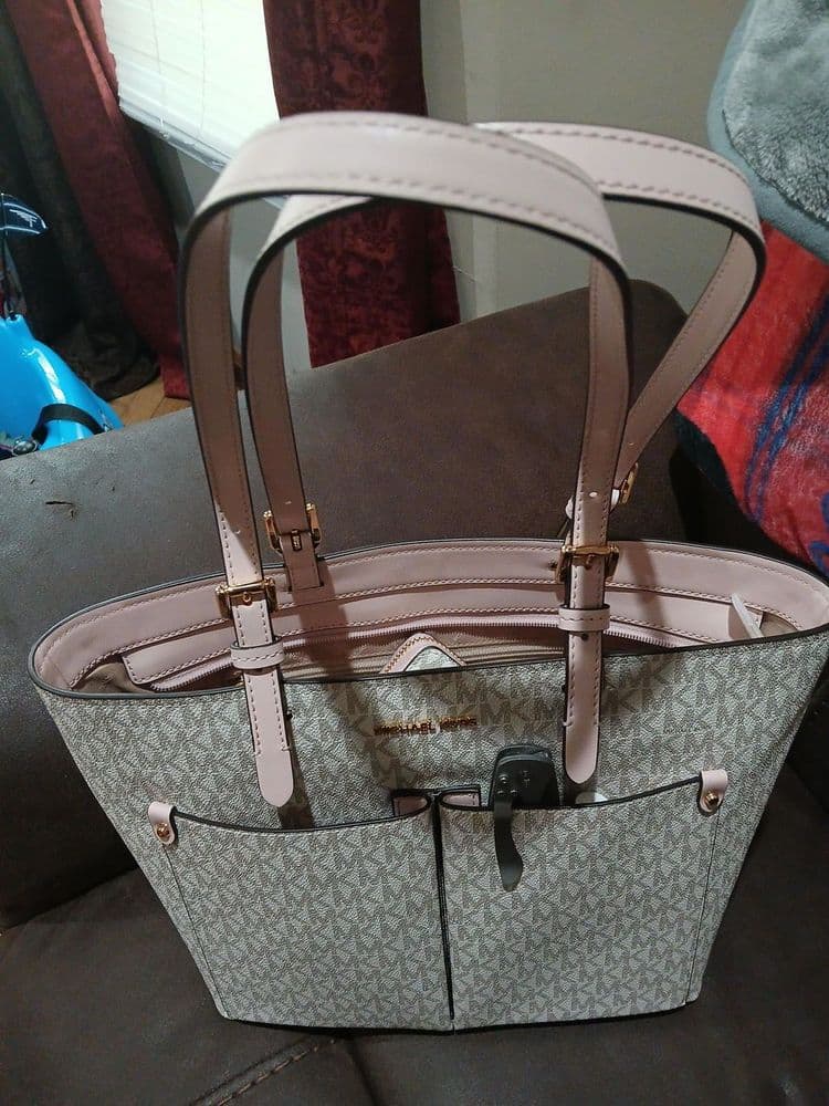 Gaby's Bags Review 2026: Everyday Bags & Accessories Worth a Look