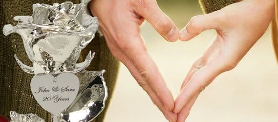 LoveIsARose.com Review 2026: Preserved Roses & Keepsake Gifts